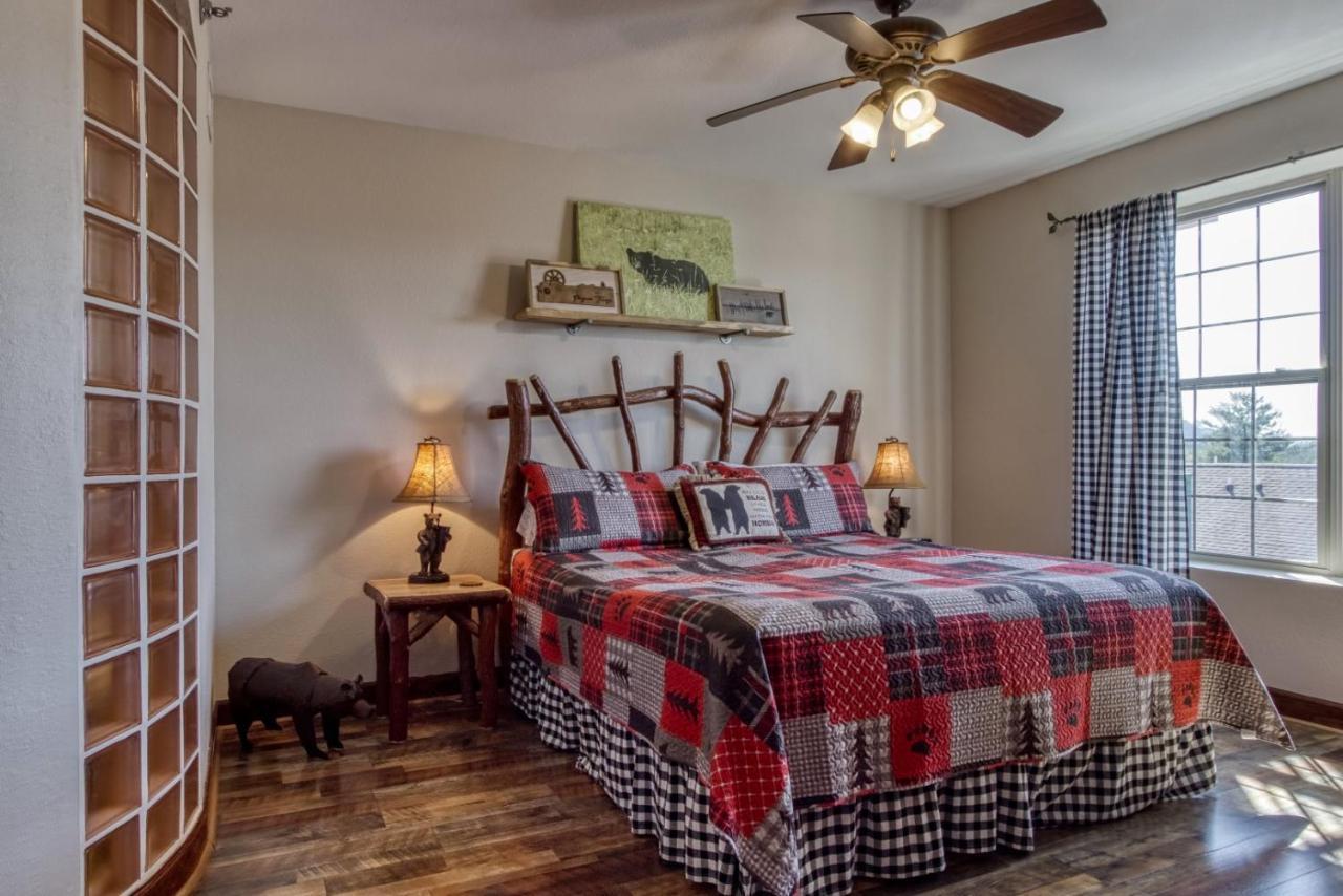 Gorgeous 2Bd 2Bth Condo With Mountain Views Pool Hot Tub Game Room Close To Parkway Pigeon Forge Exterior foto